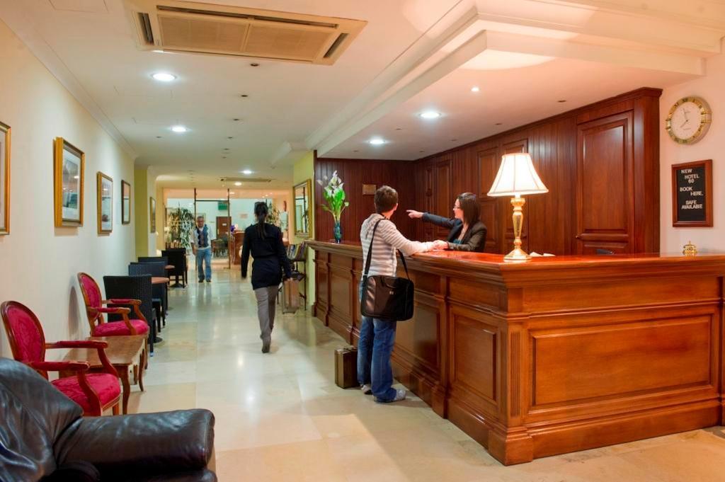 Hotel By St 3*