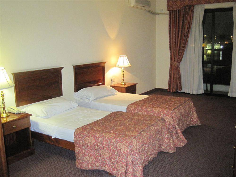 By St Hotel 3*