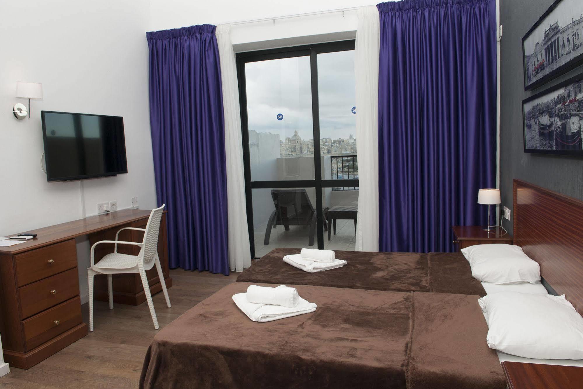 By St Hotel 3*